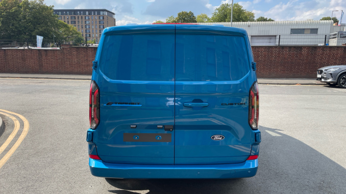 Ford Transit Custom E-320 L1 Rwd 160kW 71kWh H1 Double Cab Van Limited Auto - Image 11